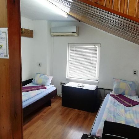 Guest Room Asparuh โตรยัน ภายนอก รูปภาพ